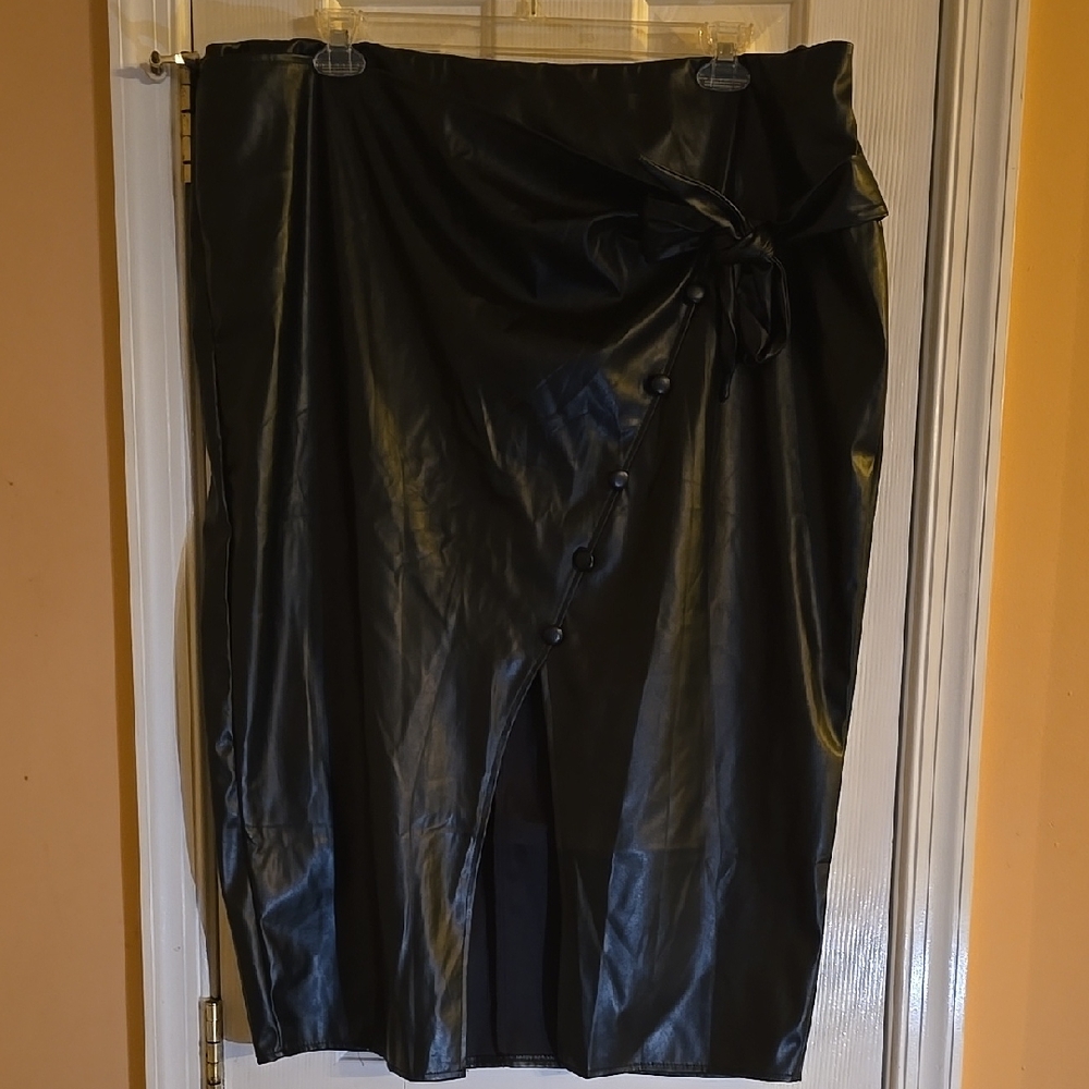 SHEIN Black Midi Skirt with Button Detail